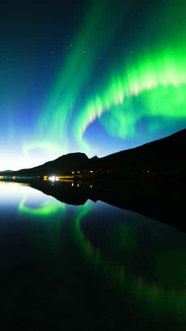 Tromsø: Northern Lights Pioneer Tour with Photos Included - Professional portraits and night-sky photographs