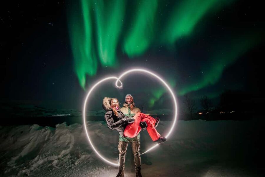 Tromsø: Northern Lights Pioneer Tour with Photos Included - What $165 buys you
