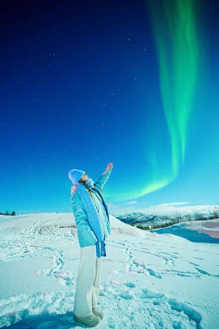 Tromsø: Northern Lights Pioneer Tour with Photos Included - Why the Mercedes minibus changes the evening