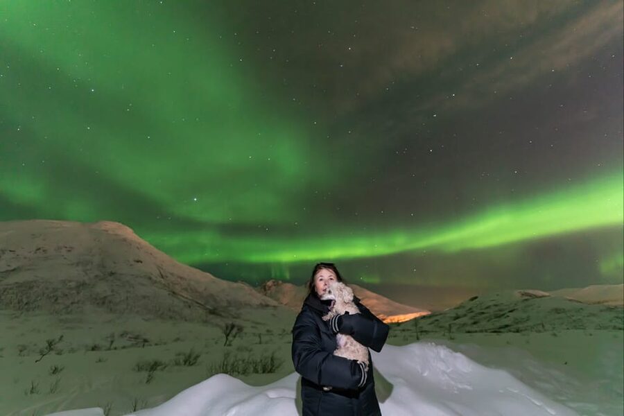 Tromsø: Northern Lights Tour w/Photo, Suits and Local Guide - The guide and the small-group advantage