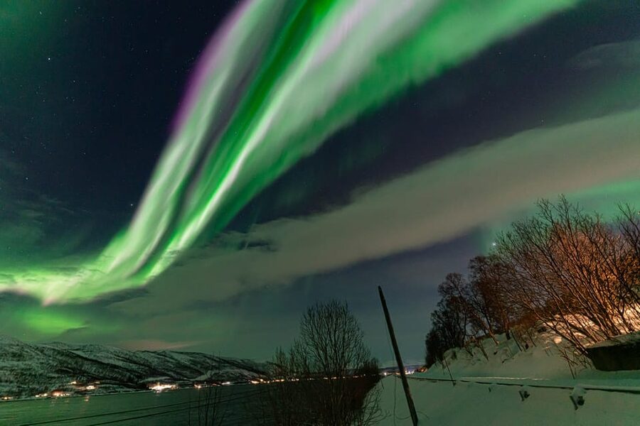 Tromsø: Northern Lights Tour w/Photo, Suits and Local Guide - Warm suits, food, and surviving the cold