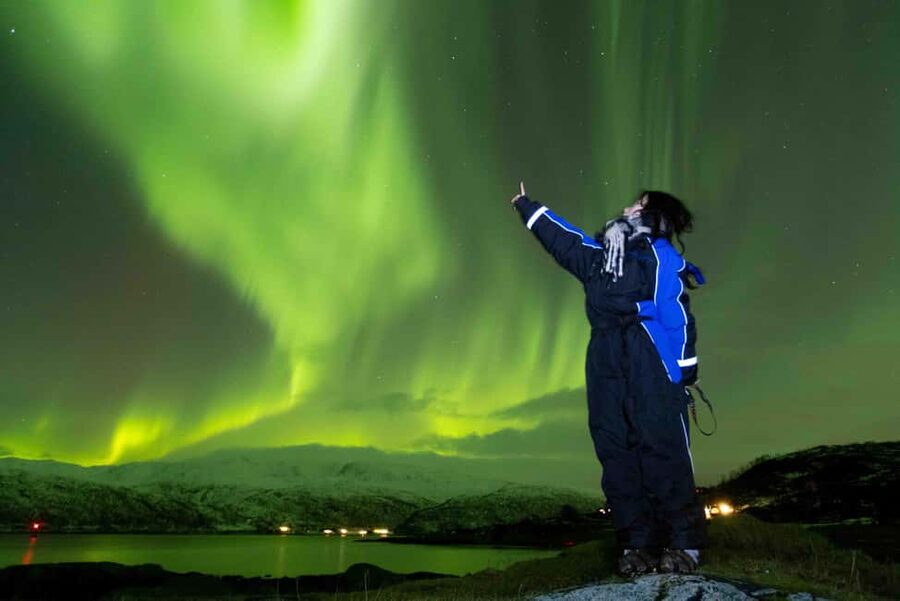 Tromsø: Northern Lights Tour with Dinner and Native Guide - The evening begins at Tromsø’s music pavilion
