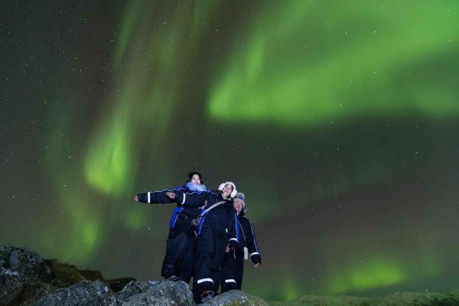 Tromsø: Northern Lights Tour with Dinner and Native Guide - Six hours for the main stop, not six hours of standing