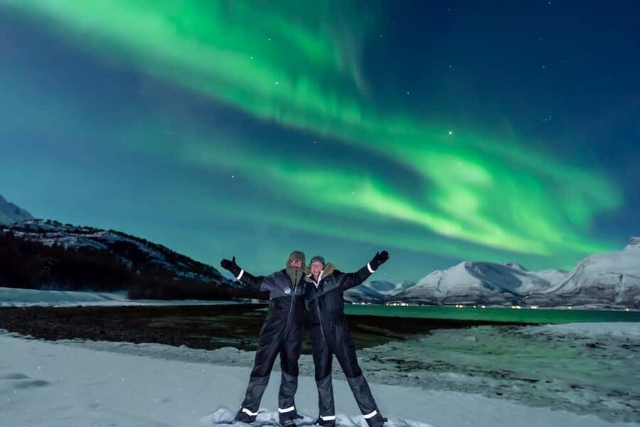 Tromsø: Northern Lights Tour with Photos, Hot Meal & Drinks - Leaving Tromsø at 6 pm