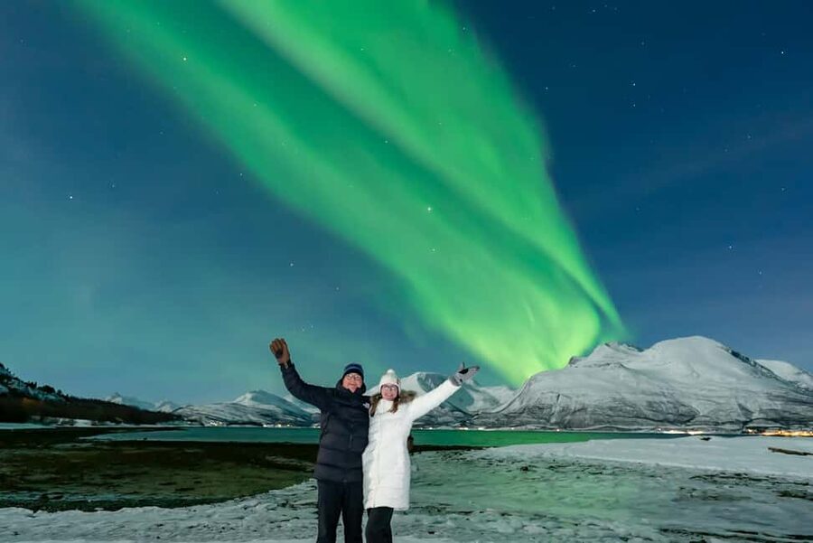 Tromsø: Northern Lights Tour with Photos, Hot Meal & Drinks - Price and what the $229 buys you