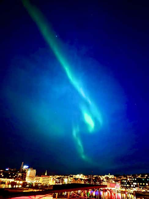 Tromsø: Northern Lights Tour with Photos & Snacks - Why this tour is more than a quick aurora stop