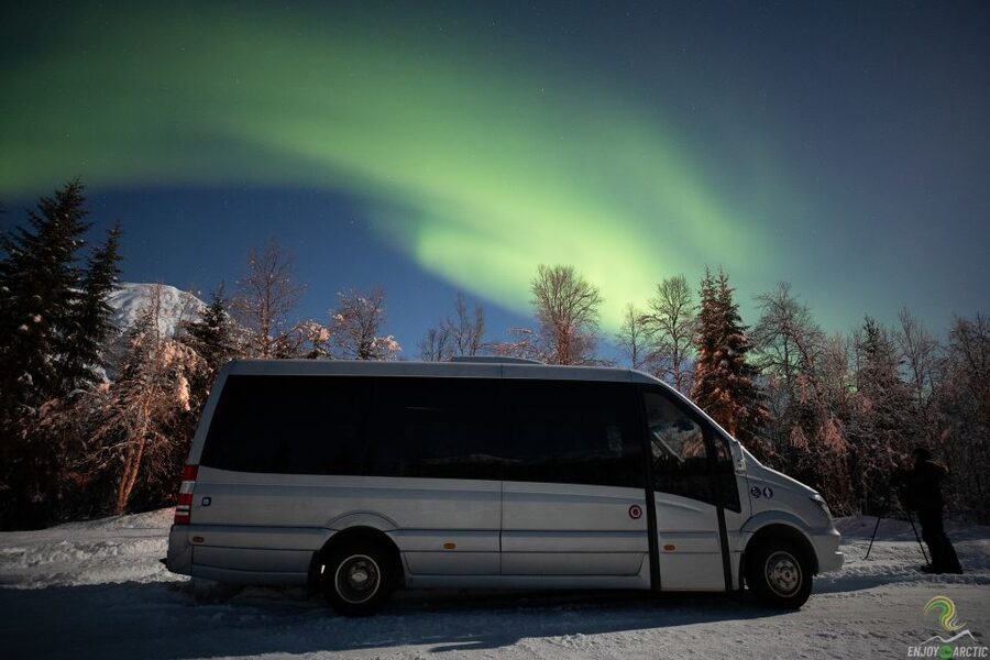 Tromsø: Northern Lights Trip with Campfire and Snacks - Chasing clearer skies beyond Tromsø