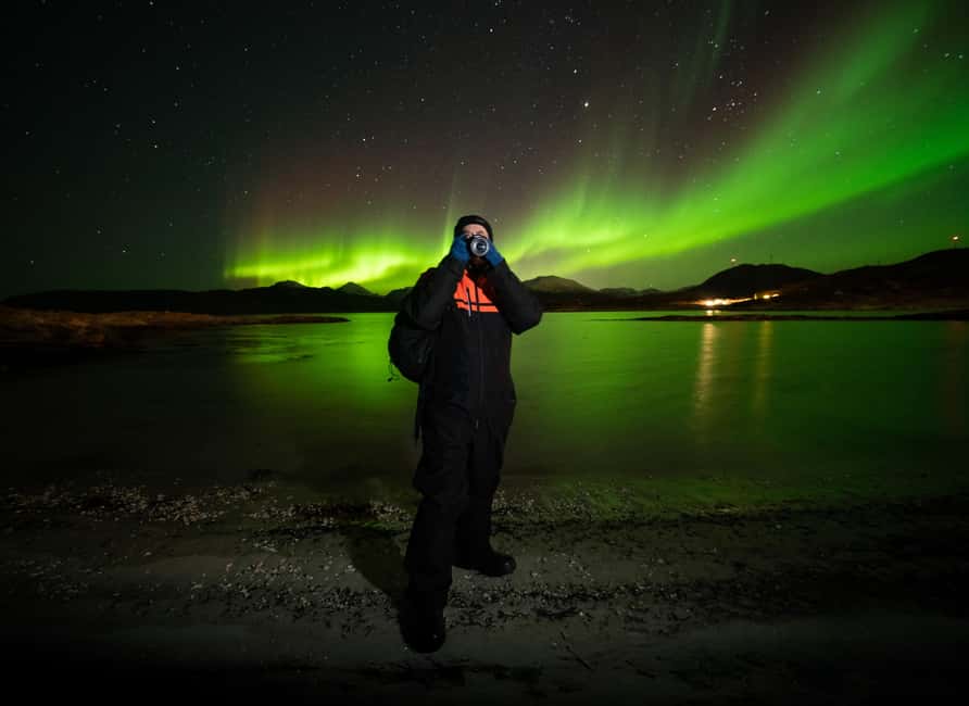 Tromso: Photograph the Northern Lights with an English/Spanish Photographer, Minibus - Dinner, snacks, hot drinks, and guide photographs