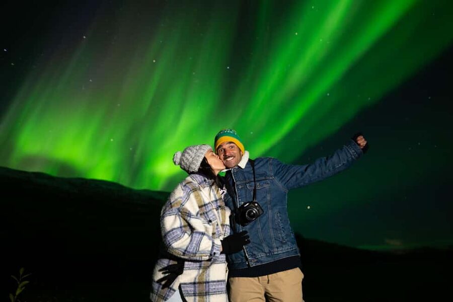 Tromso: Photograph the Northern Lights with an English/Spanish Photographer, Minibus - Meeting at the Magic Ice Bar at 5:30 p.m.