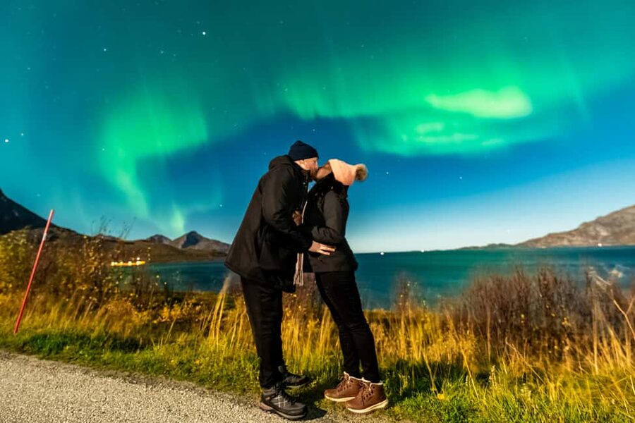 Tromsø: Premium Northern Lights Tour Small Group 8 Guests - Key points at a glance