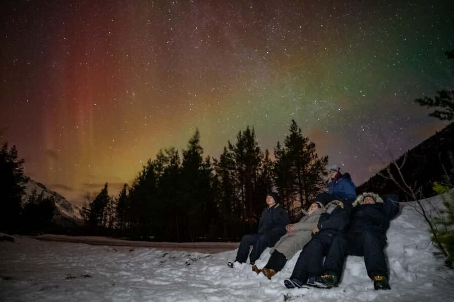 Tromsø: Premium Northern Lights Tour Small Group 8 Guests - Getting good Aurora photos without extra charges