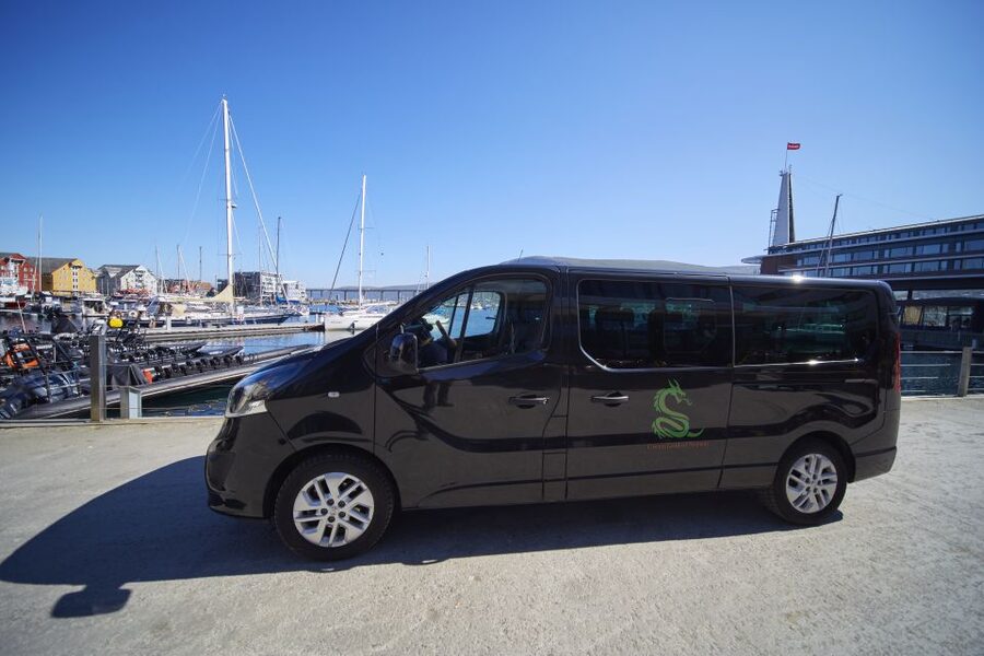 Tromsø: Private 6-Hour Aurora Chase by Minivan - Starting at the Radisson Blu at 19:00