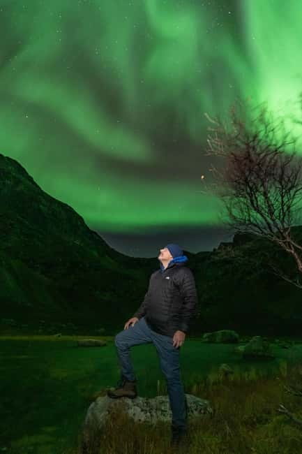 Tromsø: Private Northern Lights Chase 2-8 guests - What the Northern Lights may look like
