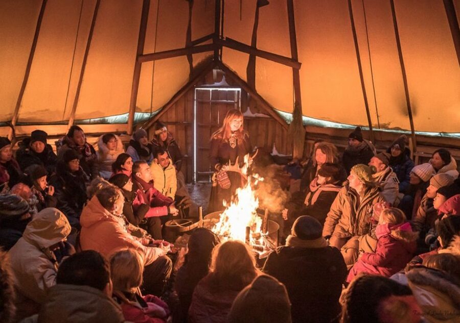 Tromsø: Reindeer Camp Dinner with Chance of Northern Lights - Dinner in the gamme
