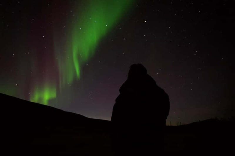 Tromsø: Small-Group Northern Lights Tour by Minibus - Meeting at Scandic Ishavshotel and setting off