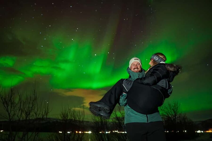Tromsø: Unlimited Northern Lights Chase Across Borders - Hot chocolate, snacks, and the long return