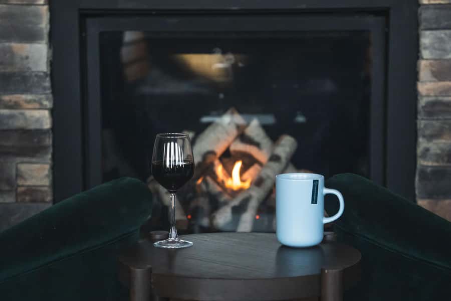 Whitehorse: Luxury Northern Lights Viewing - Fire pit, hot drinks, and Yukon-style snacks