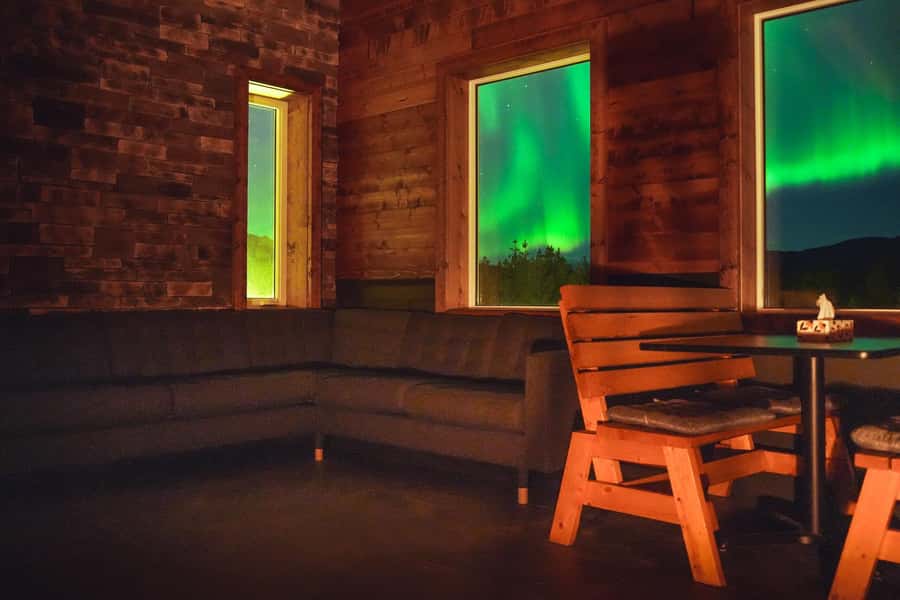 Whitehorse: Luxury Northern Lights Viewing - What the guides add to the evening