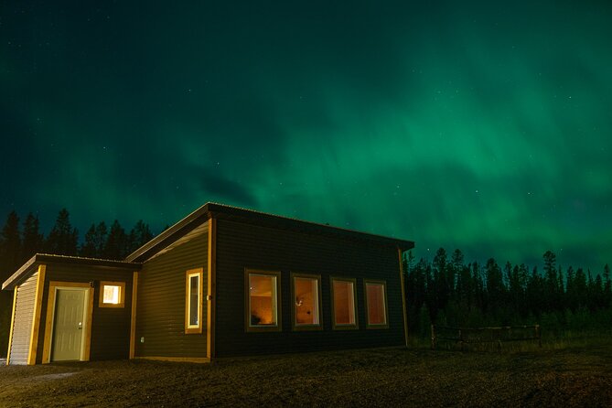 Whitehorse's Coziest Aurora Viewing Experience - A Guide Who Takes Care of the Group