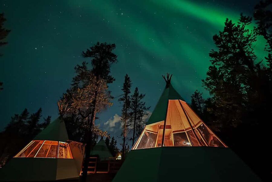 Yellowknife: 2 Nights Aurora Hunting and Viewing in Cabin - Two nights, two very different aurora plans