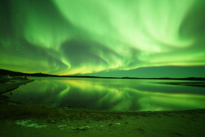 Yellowknife Tours - Aurora by bus - Why this bus tour can beat a fixed aurora camp