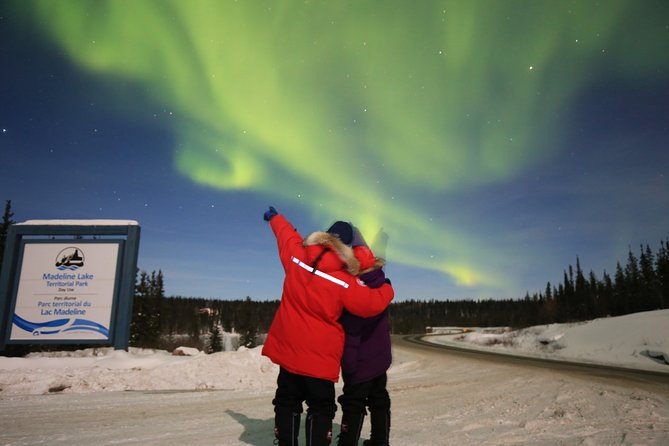 Yellowknife Tours - Aurora by bus - Yellowknife River: the final chance for a clear sky