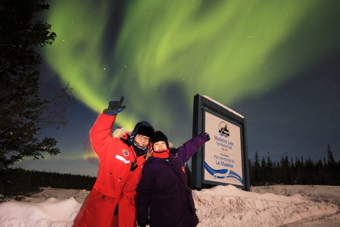 Yellowknife Tours - Aurora by bus - The guides make the difference