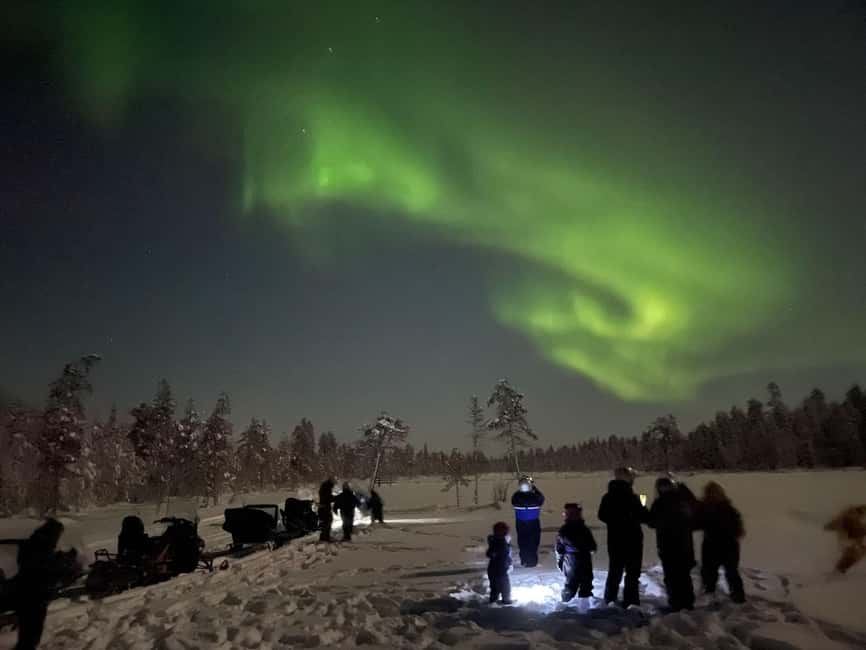 Ylläs: Northern Lights Snowmobile Safari with Transfers - What the three-hour itinerary feels like