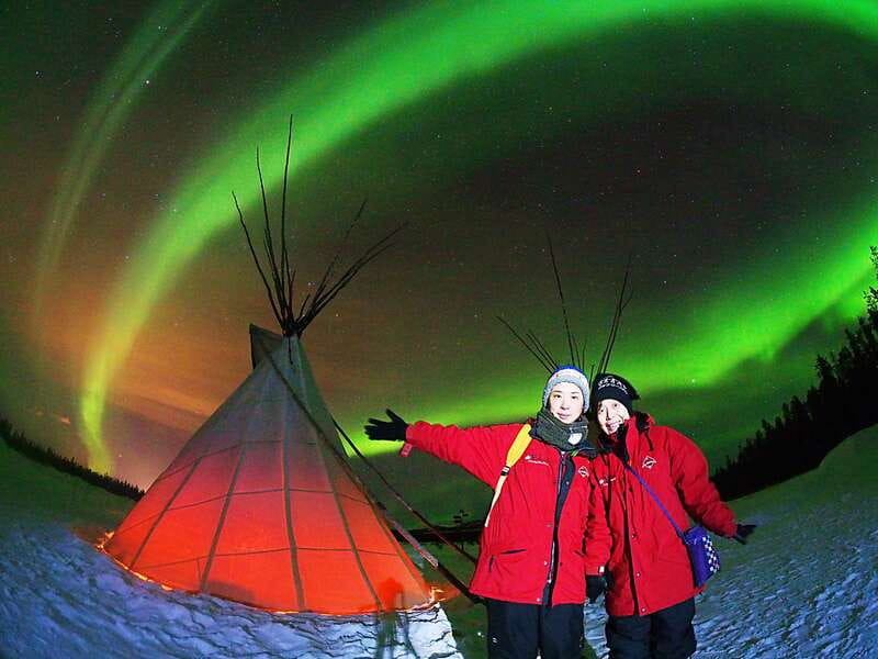 Yukon: Aurora Borealis Late Night Viewing Tour - From the Sternwheeler Hotel to the Yukon night